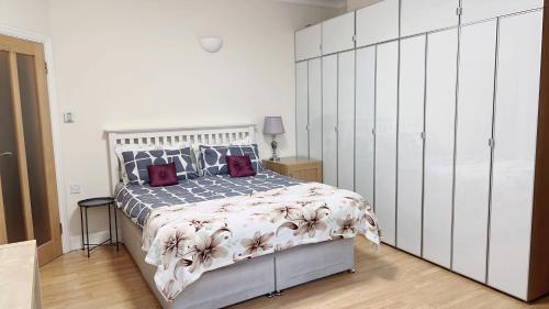 Central London Apartment for family upto 5 — 4-Star Luxury Hotel in London, United Kingdom