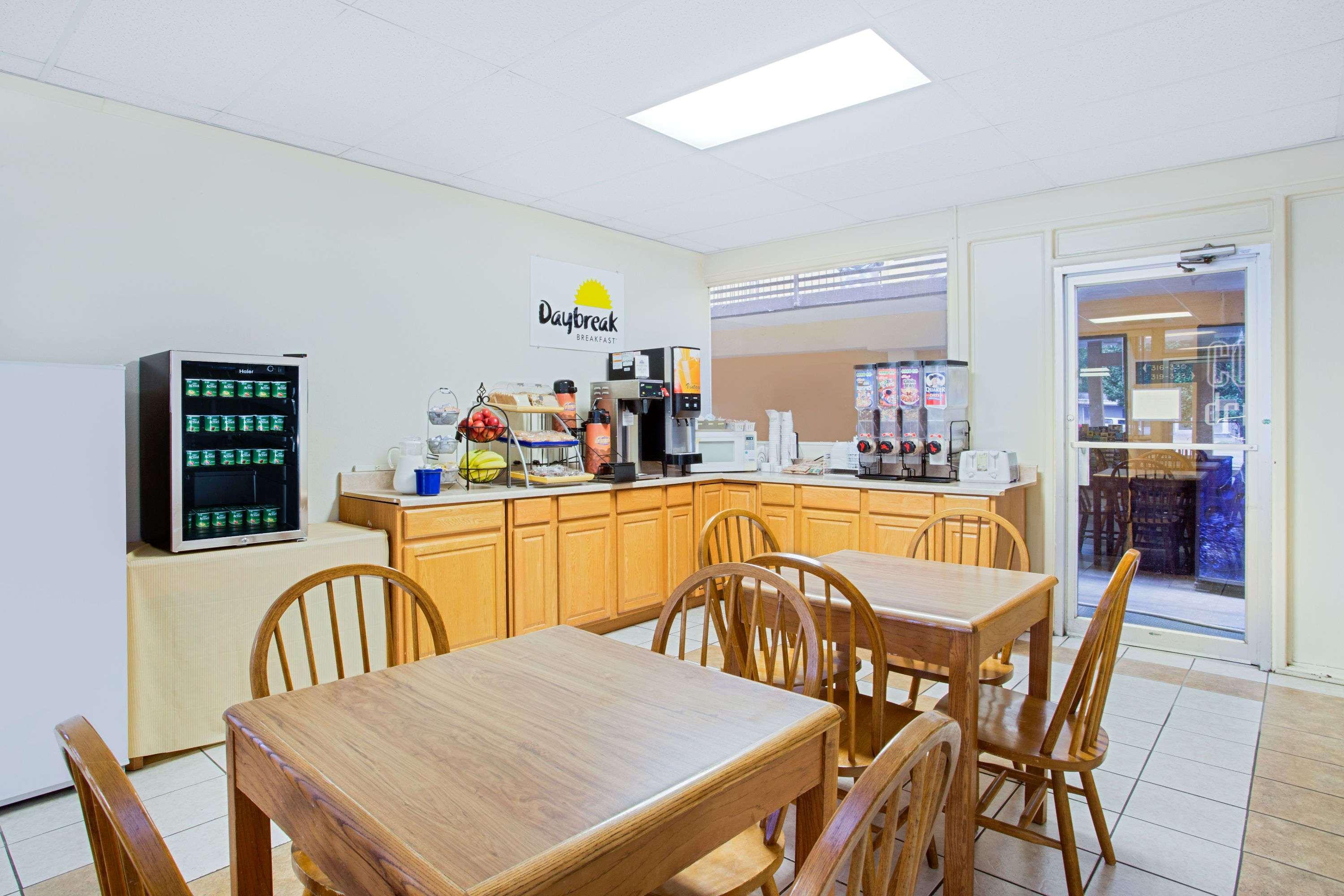 Bristol Parkway Inn - photo 14