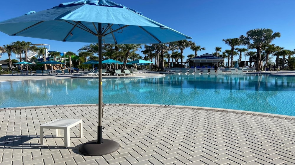 Orlando Getaway: Near Disney Pool Resort - photo 2