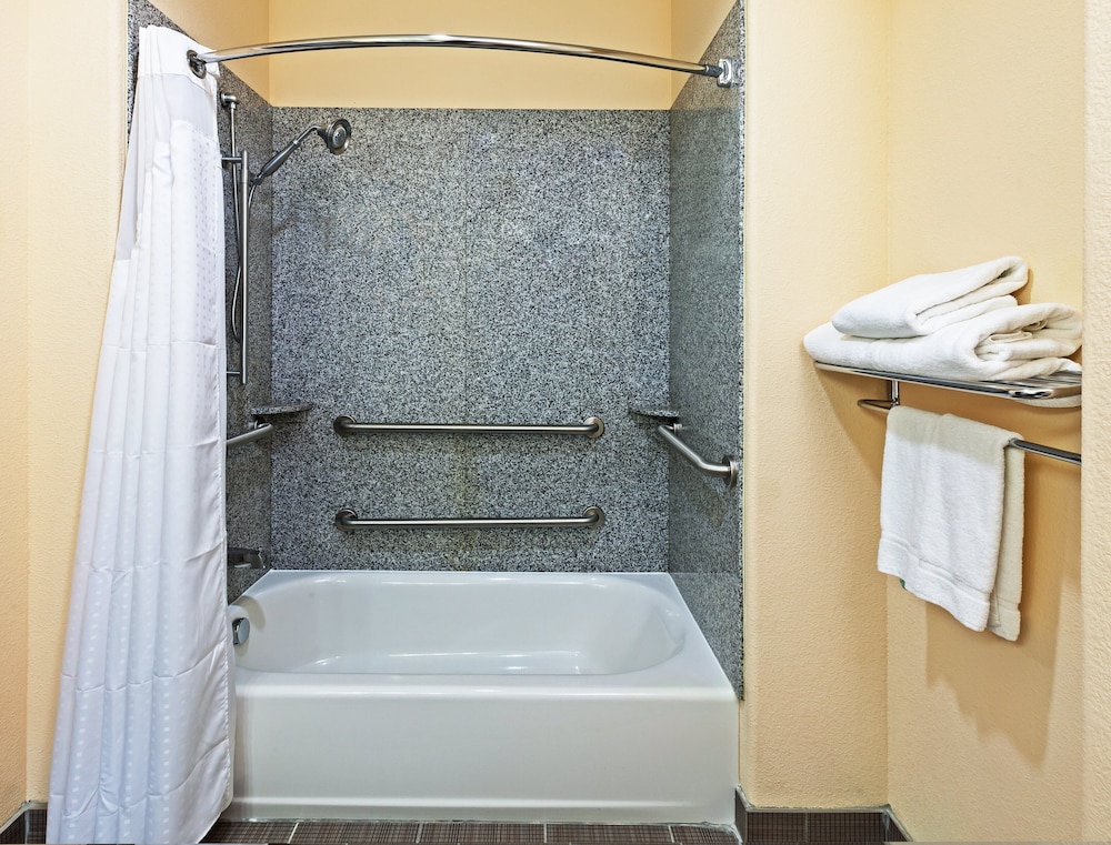 Holiday Inn Express Cleveland by IHG - photo 3