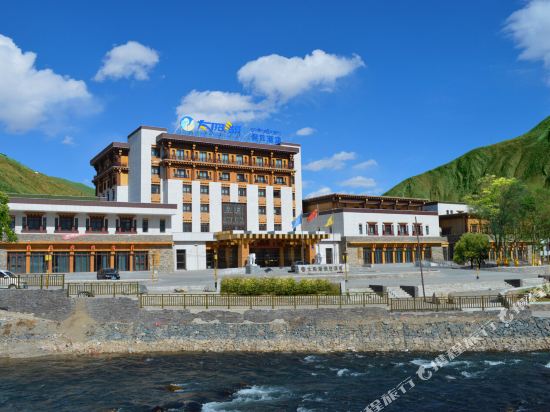 Sun Lake Holiday Hotel in Yushu, People's Republic of China