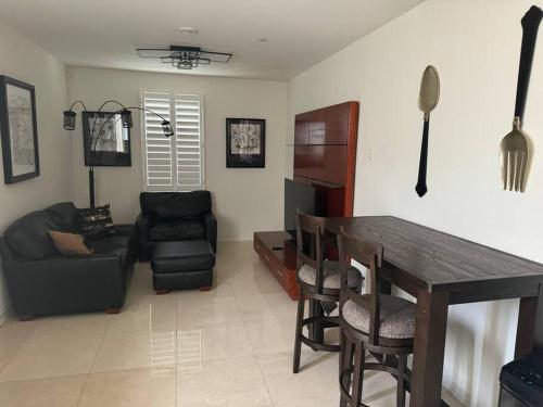 Luxury 1200 Sqft 1bdrm Retreat with Den — Sun City — photo 2