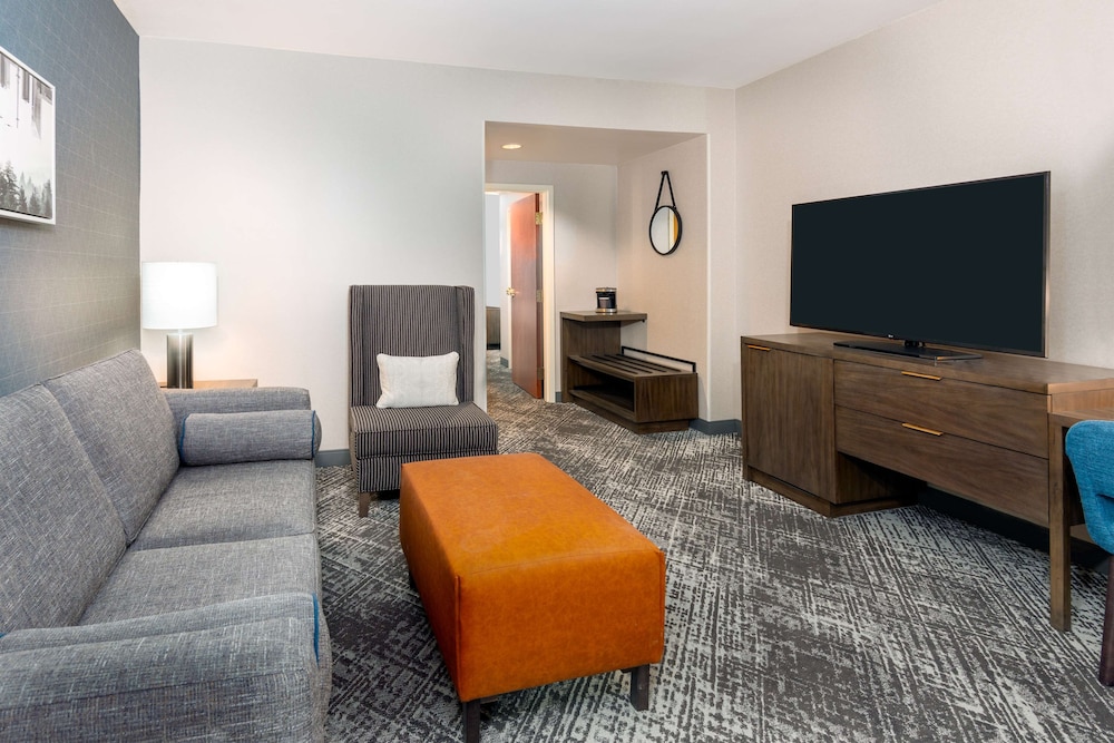 Hilton Charlotte Airport - photo 31