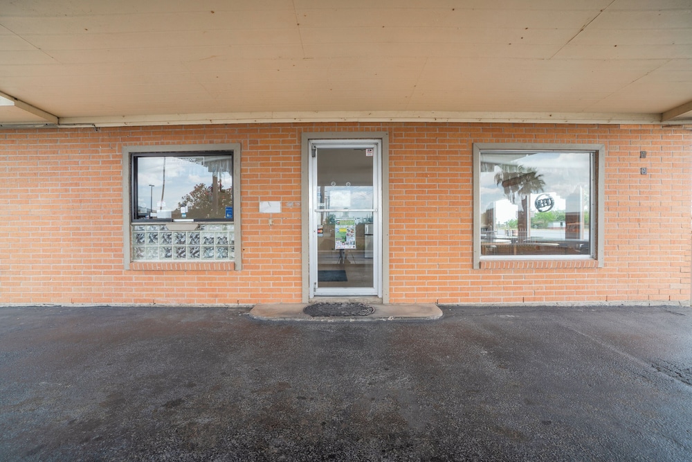 Vali Ho Motel By OYO Weslaco Mercedes - photo 43