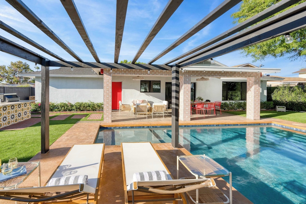 Element by AvantStay Pool Firepit Game Room - photo 10