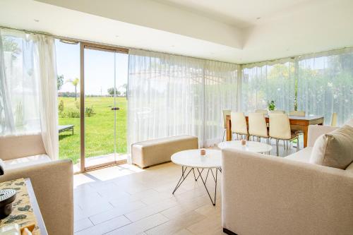 Central & comfy 3BR apartment with pool & wifi access — 4-Star Luxury Hotel in Marrakesh, Morocco