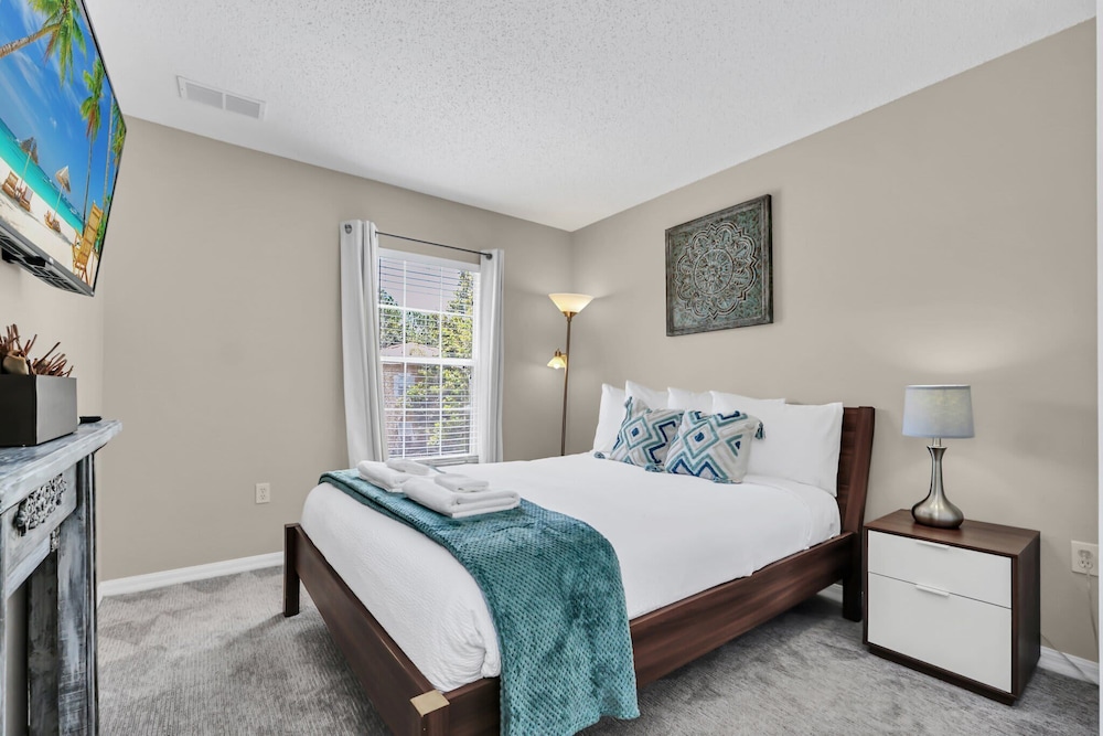 Family Oasis Cozy Retreat With Bunk Room - photo 9