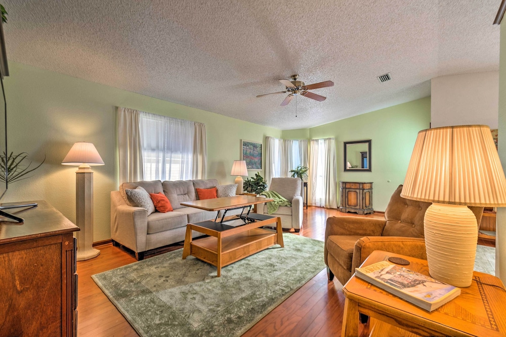 Lovely Lady Lake Home with Resort Amenities and Lanai - photo 16