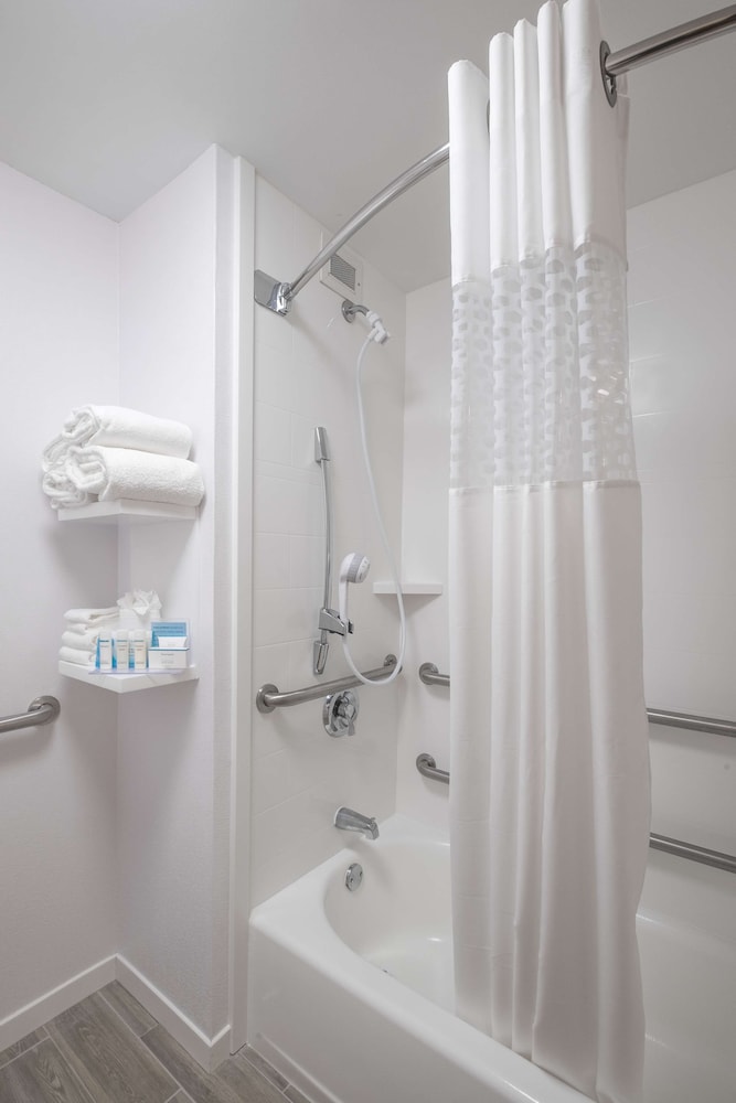 Hampton Inn Waterville - photo 29