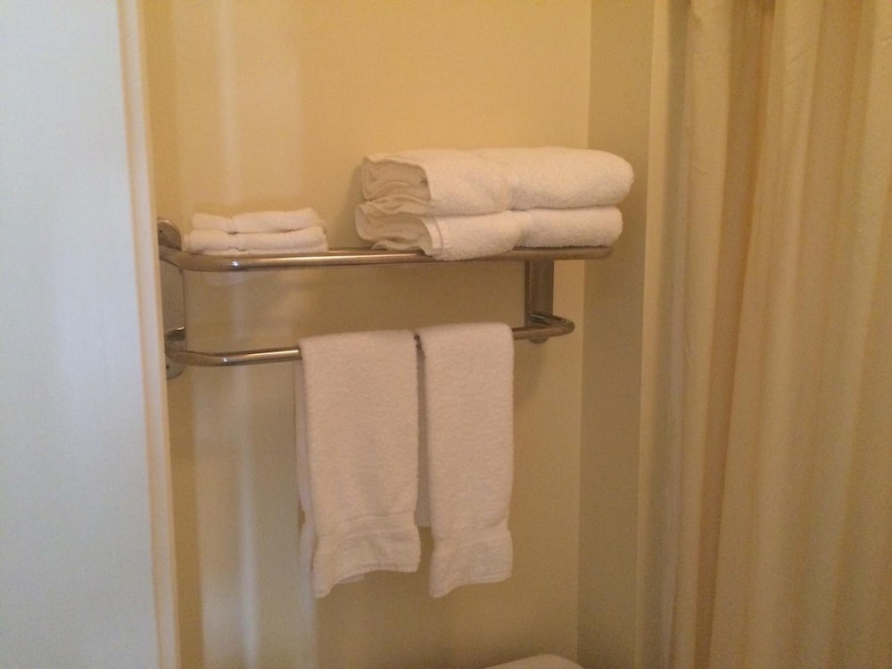 Hurricane Inn - photo 18