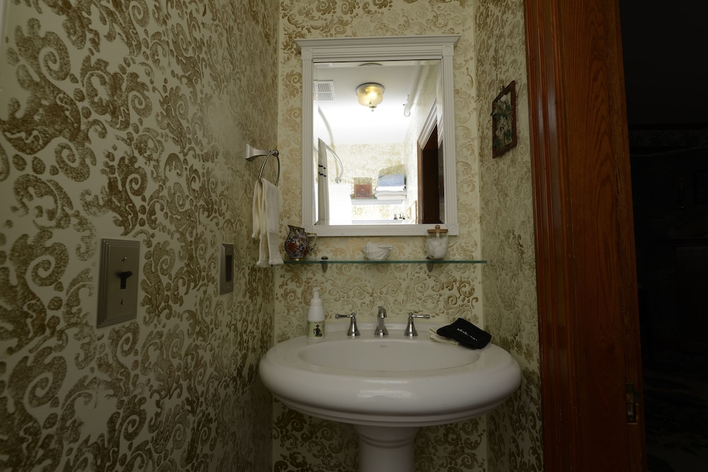 The Munroe Inn - photo 19