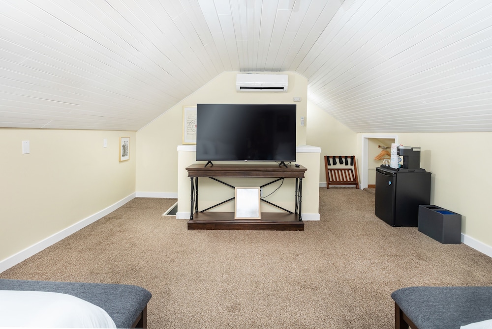 The Legacy Inn - photo 23