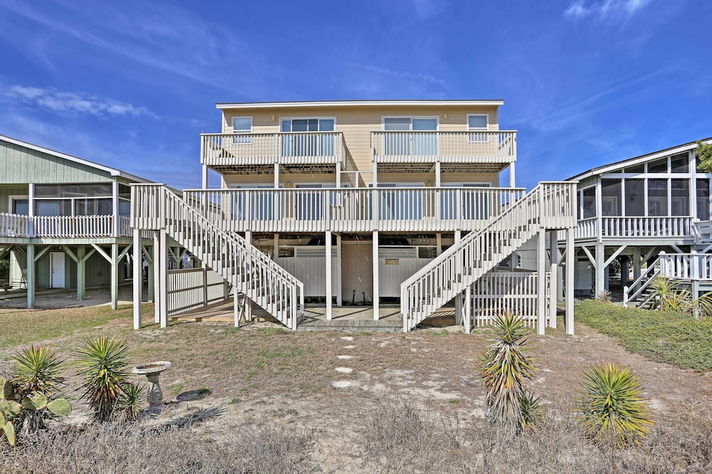 Family Friendly Vacation Home Steps to Beach — 4-Star Luxury Hotel in Sunset Beach, United States
