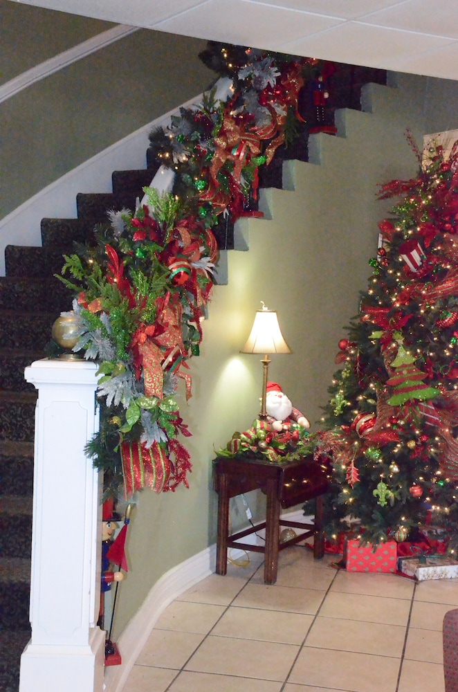 Carmel Inn & Suites - photo 2