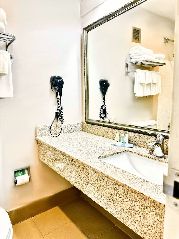 Quality Inn Fort Worth Downtown East - photo 18