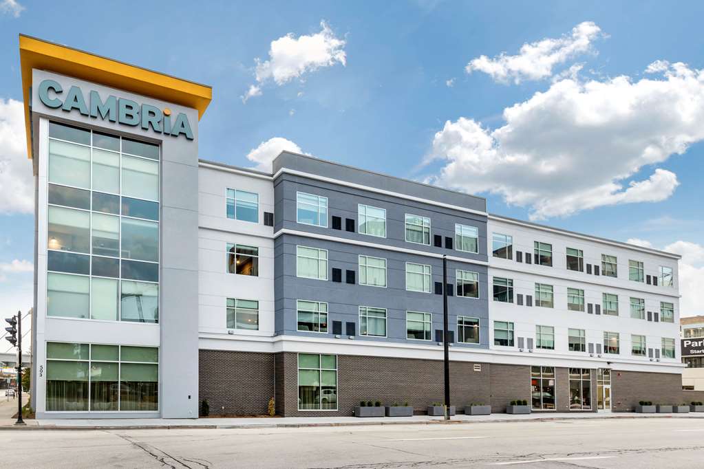Cambria Hotel Milwaukee Downtown - photo 2
