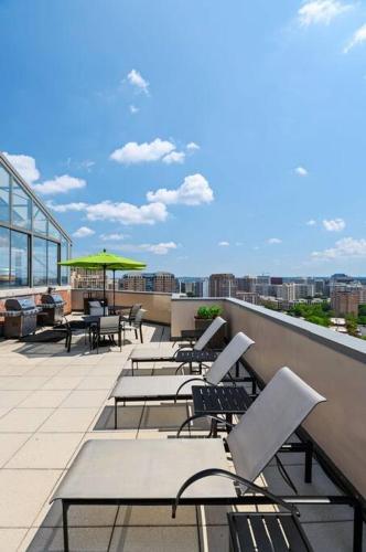 Incredible Apartment with Rooftop — 4-Star Luxury Hotel in Arlington, United States