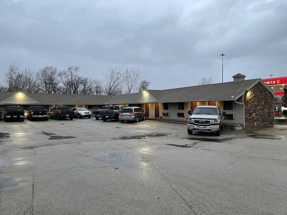 Economy Inn And Suites Ashtabula - photo 43