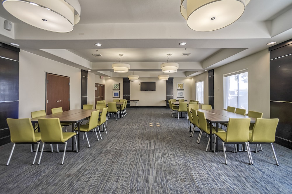 Holiday Inn Express Suites Beeville by IHG - photo 44