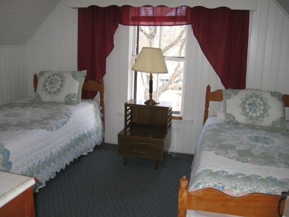 Weirs Beach Motel and Cottages - photo 14