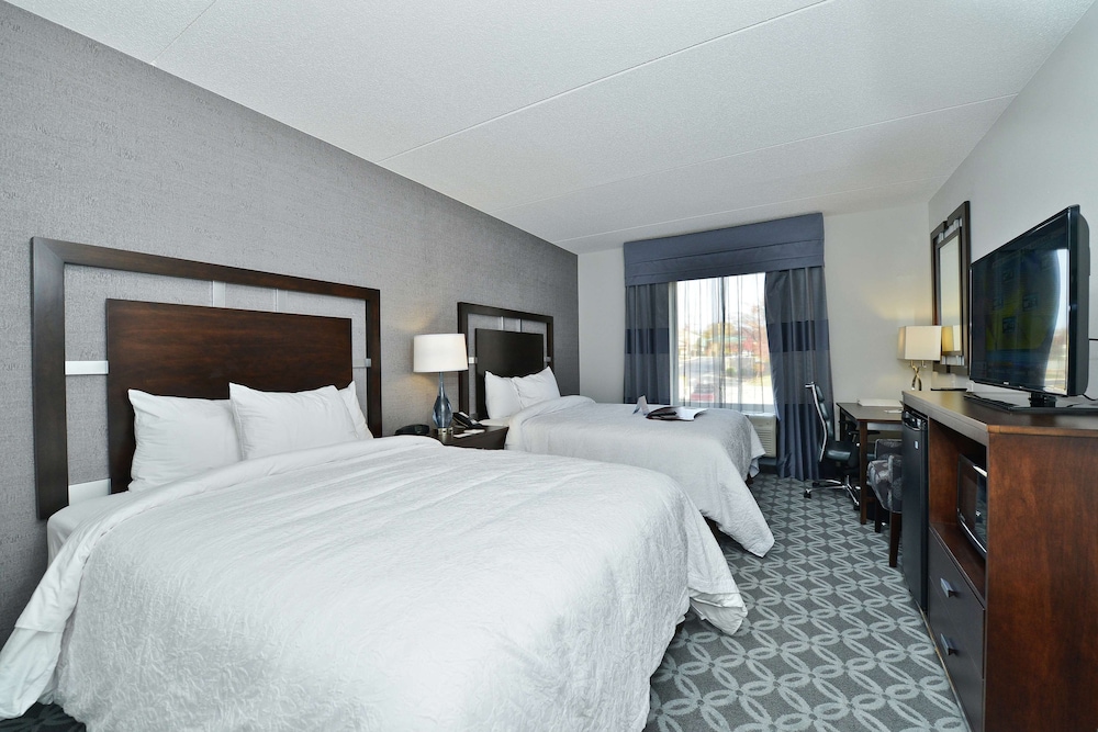 Hampton Inn & Suites Greensboro Coliseum Area - photo 10
