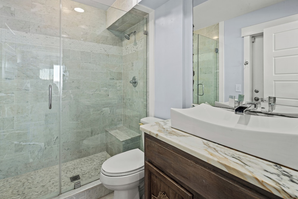 Luxury Gulf Front Property Directly on the Beach Sleeps 15 - photo 23