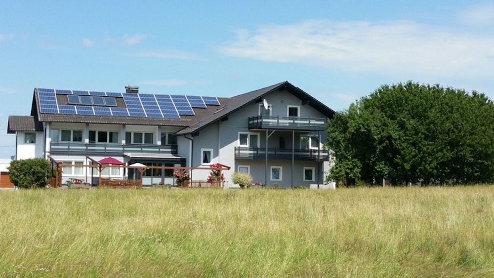 Chambtaler Hof - carbon neutral hotel in Runding
