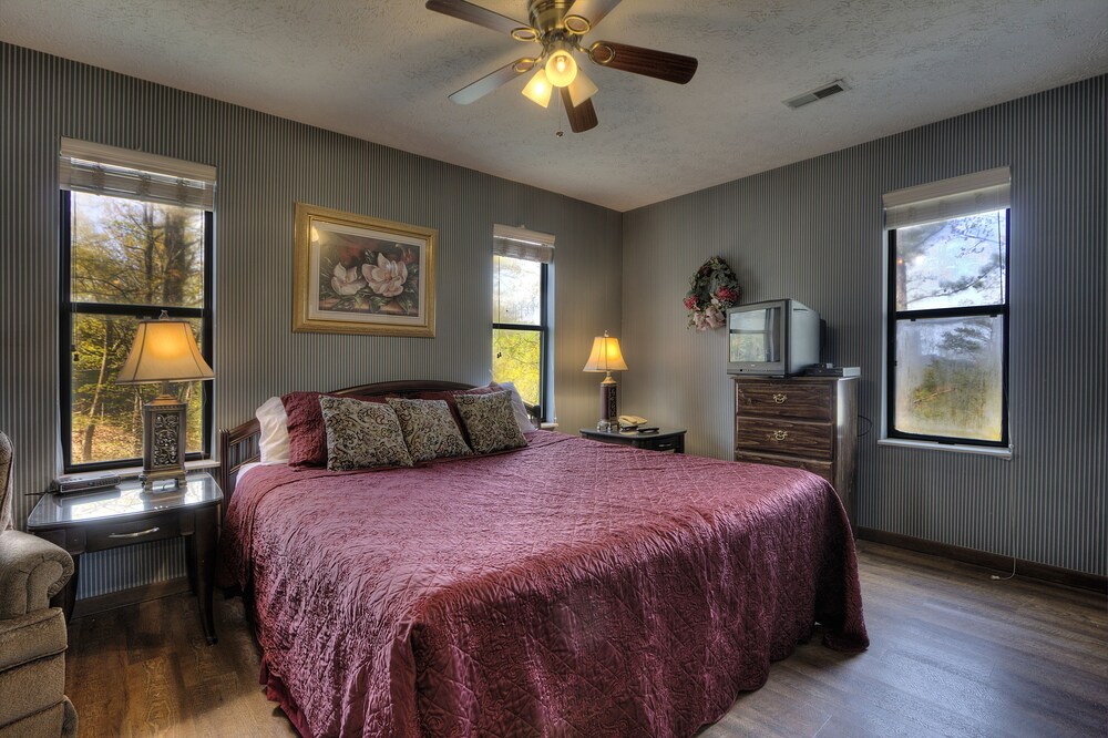 Kickback Shack #298 — 4-Star Luxury Hotel in Sevierville, United States