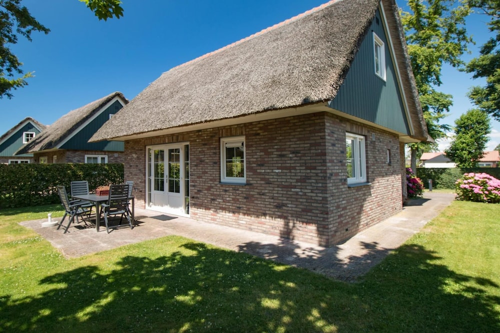 Holiday home in Sint Maartenszee for 6 — 4-Star Luxury Hotel in Schagen, Netherlands