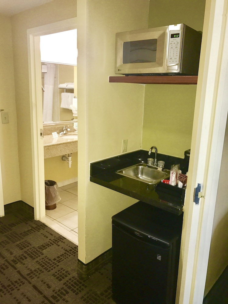 Hamden Hotel & Suites - photo 11