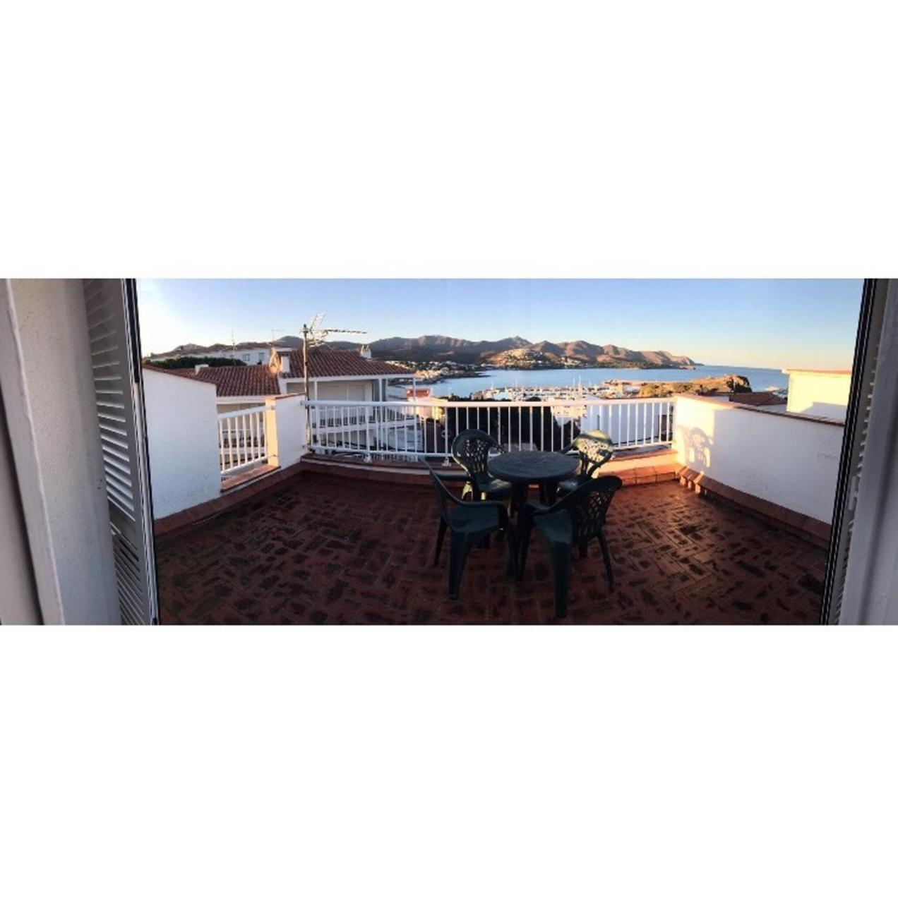 Espectaculares vistas al mar Ático — 4-Star Luxury Hotel in Llanca, Spain