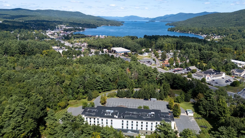 Hampton Inn & Suites Lake George - photo 84