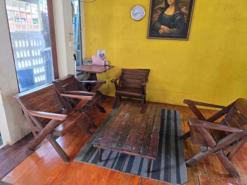 206 Lovely Room with cool fan with full amenities & Free Wi Fi