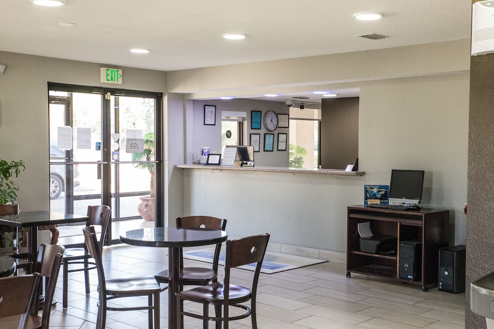 Mockingbird Inn & Suites - photo 2