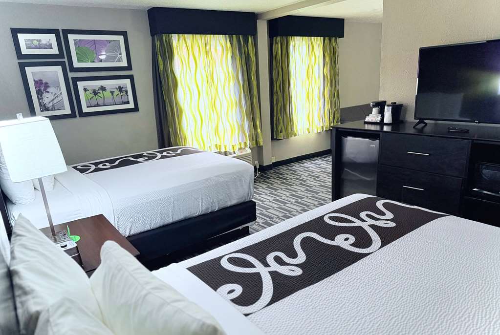 La Quinta Inn & Suites by Wyndham Orlando Universal area - photo 15
