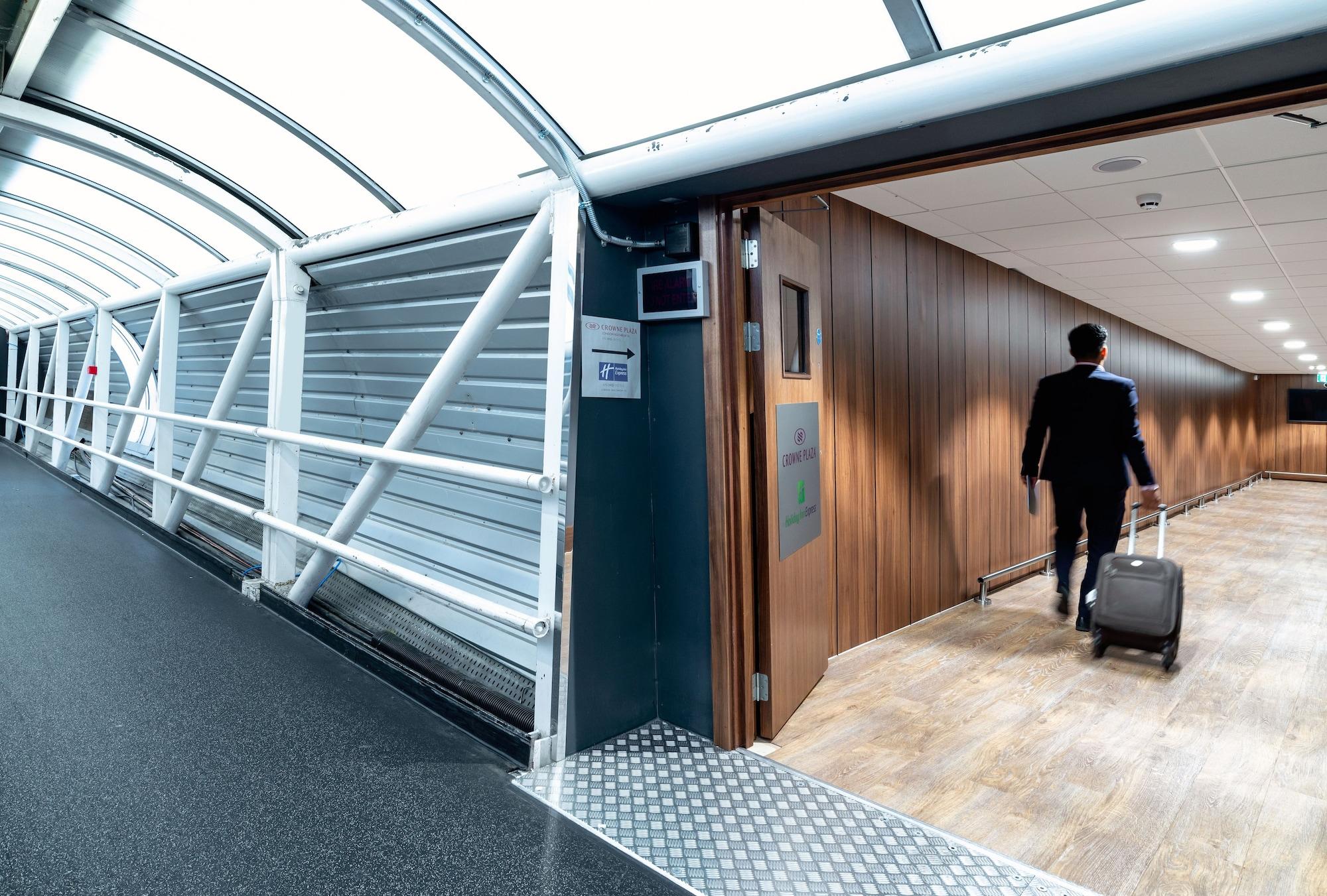Crowne Plaza London Heathrow T4 by IHG - carbon neutral hotel in Hounslow