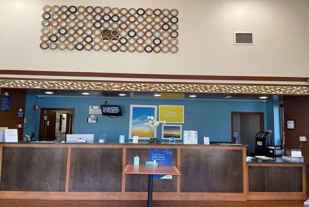 Days Inn by Wyndham Fayetteville South I 95 Exit 49 - photo 4