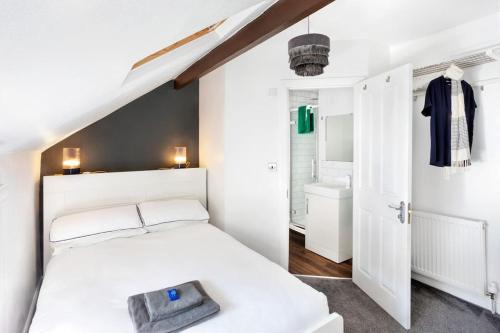 Stunning 4Bed Townhouse by HIC & Trendy Kings Quarter