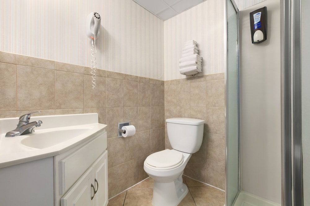 Harrison Hall Hotel - photo 38