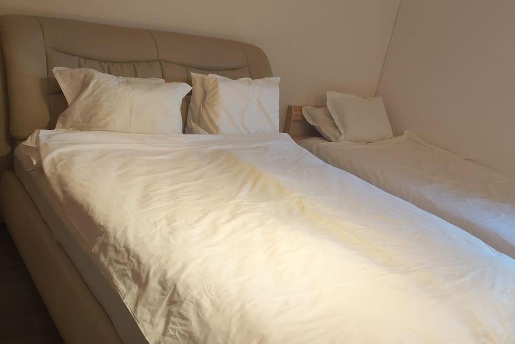 Ferienwohnung mit Garten — 4-Star Luxury Hotel in Vienna, Austria