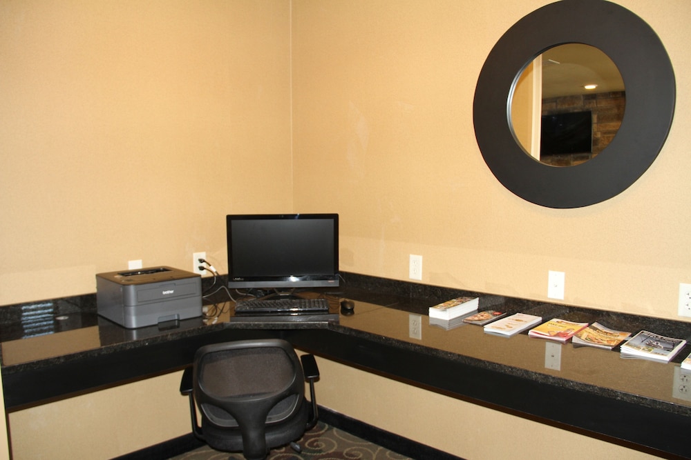 Cobblestone Hotel & Suites Devils Lake - photo 45
