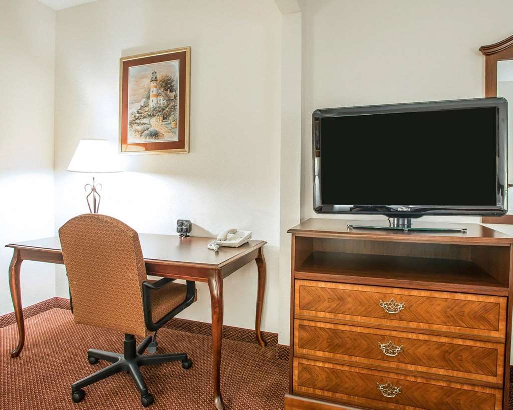 Comfort Suites Jefferson City - photo 17