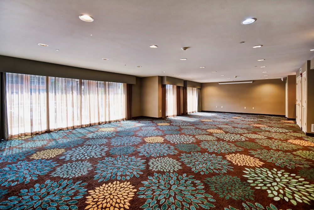Staybridge Suites Middleton Madison West by IHG - photo 46