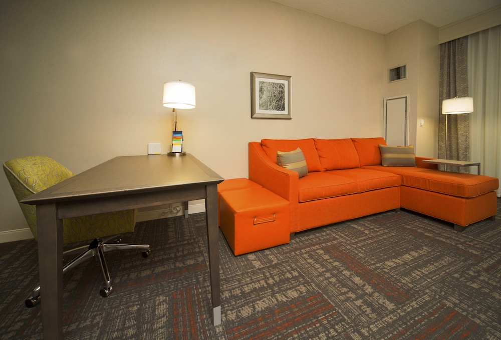 Hampton Inn & Suites Valdosta Conference Center - photo 11