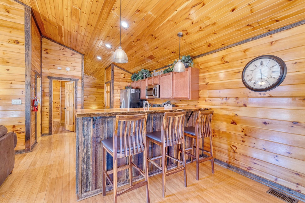 Bear Cove by Avantstay Hot Tub Pool Table - photo 28