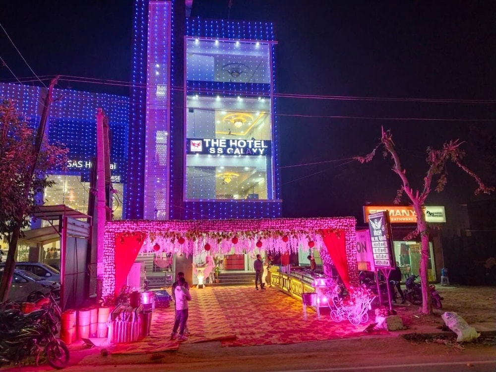 Hotel The Ss Galaxy — Raebareli
