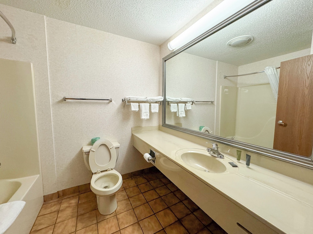FairBridge Inn & Suites Batavia Darien Amusement Park - photo 18