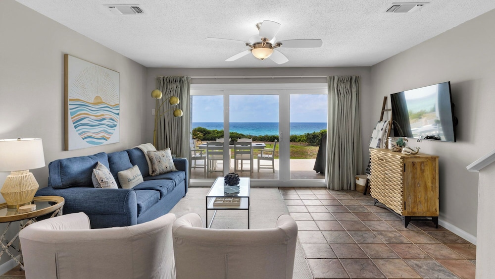 2BR Beachfront Townhome w Beach Service Free Attraction Tickets