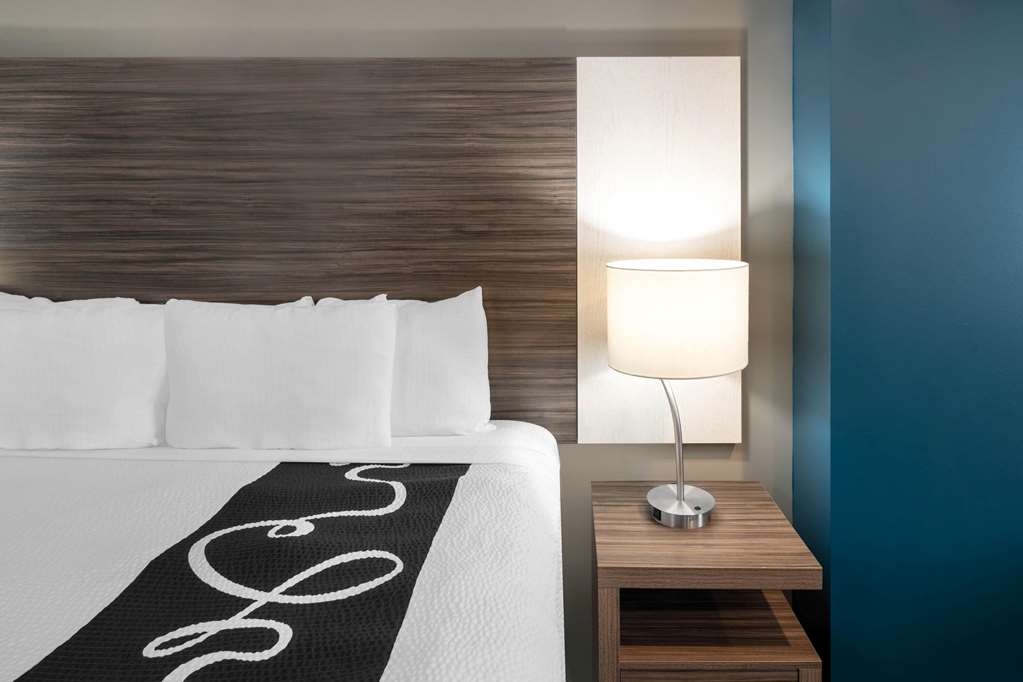 La Quinta Inn & Suites by Wyndham Forsyth - photo 14