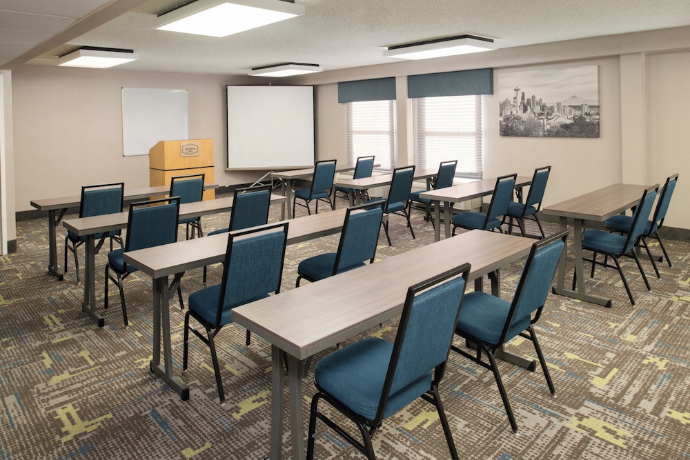 Hampton Inn Seattle Southcenter - photo 28